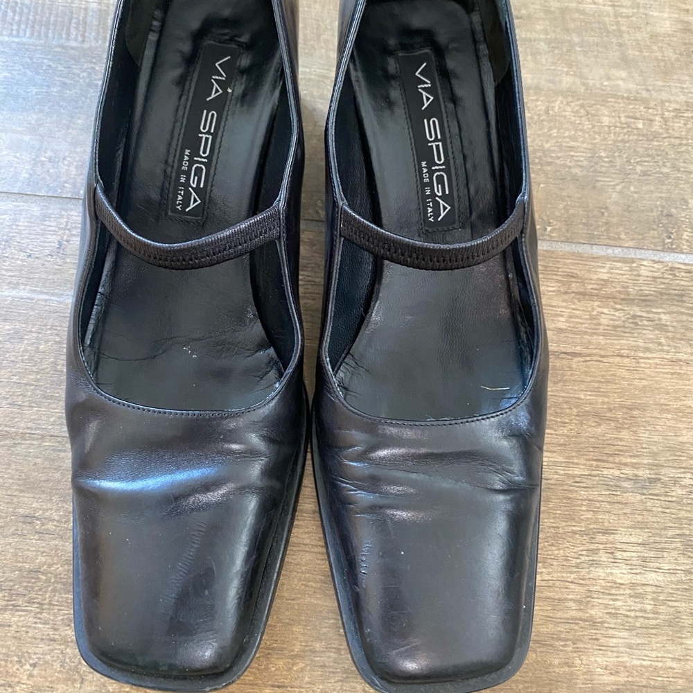 Mary Jane Classic leather pumps